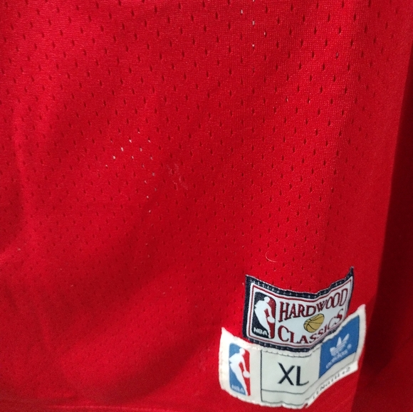 Got a adidas hardwood classic jersey, Spud Webb jersey size xL men, - Picture 4 of 4